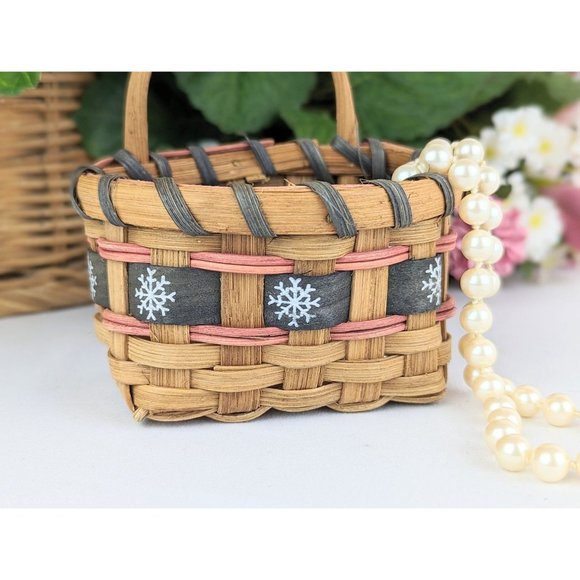 Small Woven Wood Hanging Basket Winter Decor Decorative Woven Basket Pink Blue - Picture 3 of 8